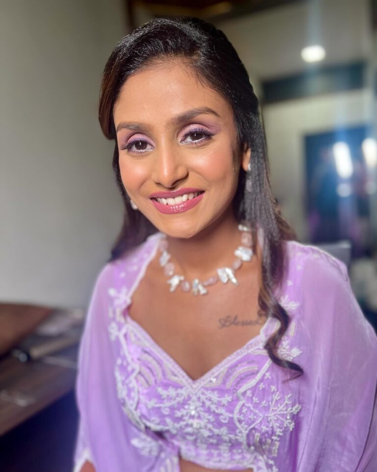 Bride with soft mauve eyeshadow wash on lids, warm-toned ethereal eye look, autumn bridal makeup