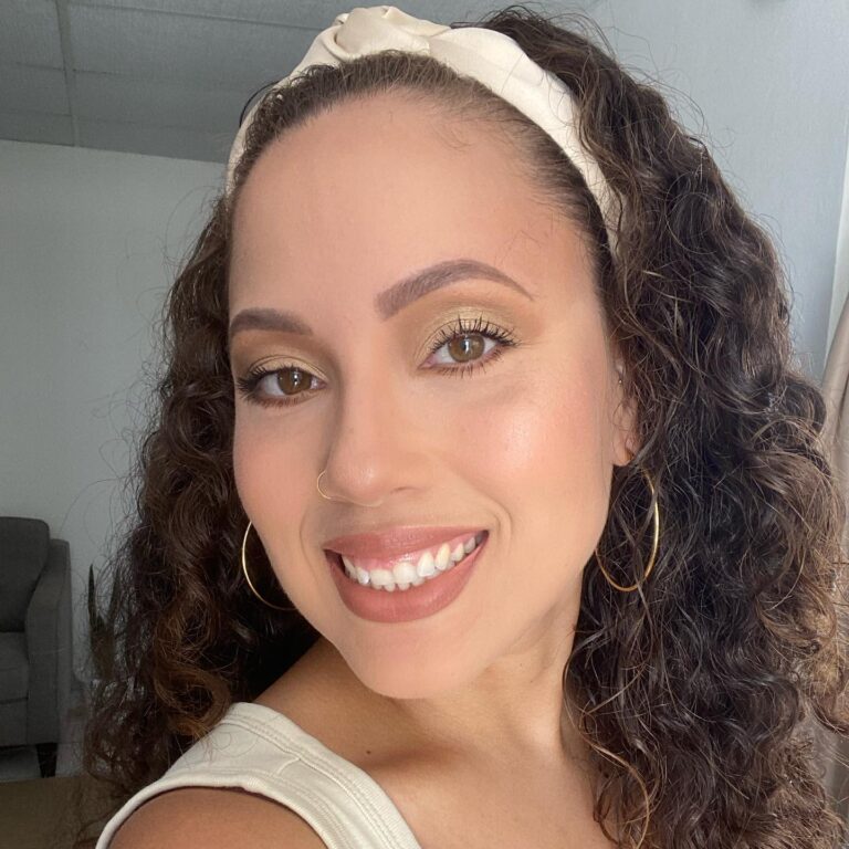 Alt text: Bride with natural curled lashes, no mascara, minimal bridal eye look, clean fresh-faced wedding makeup