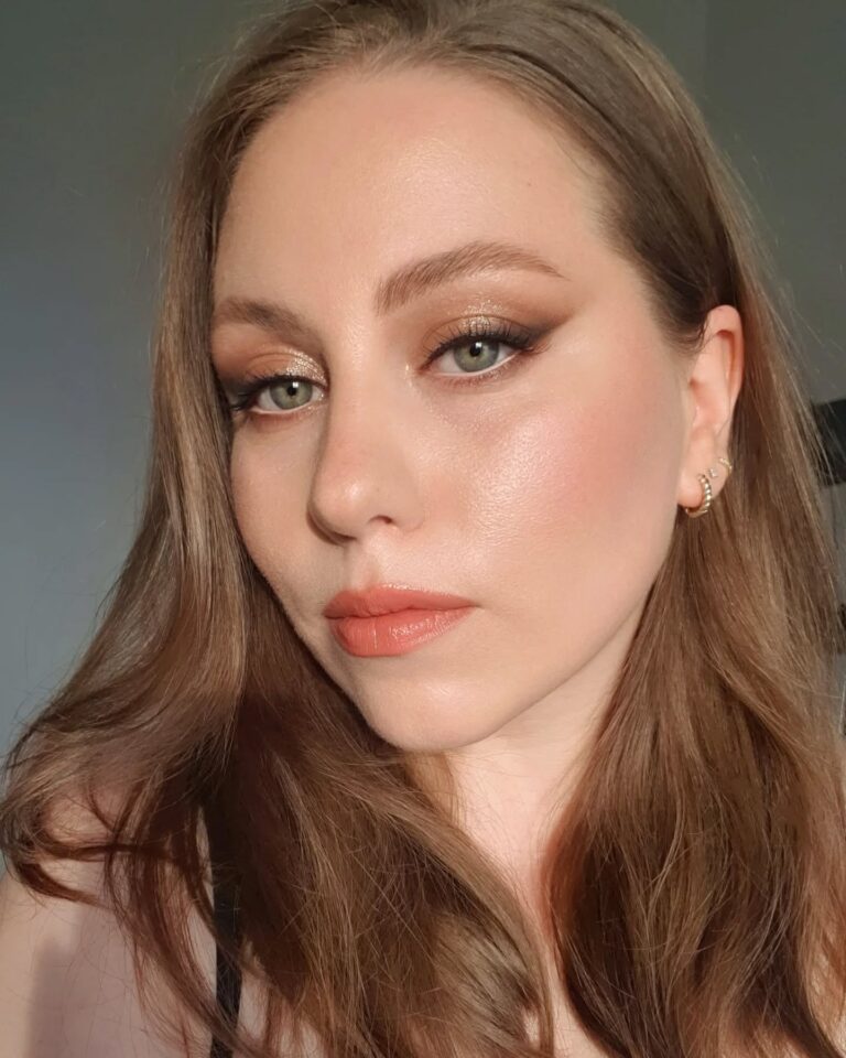 Alt text: Bride with subtle brown tightline definition along upper lash line, barely-there eye definition, natural bridal look